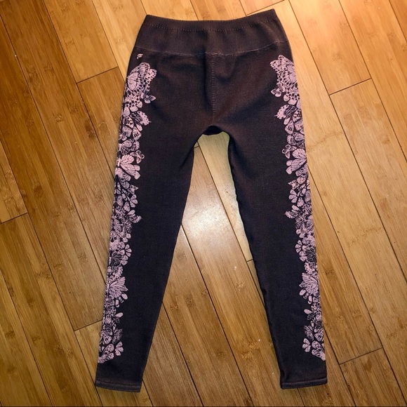 Fabletics Mid-Rise Purple Butterfly 7/8 Leggings - Picture 5 of 13